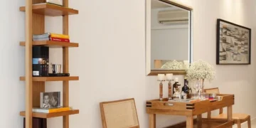 کتابخانه نردبانی باریک و بلند طرح چوب مدل 003